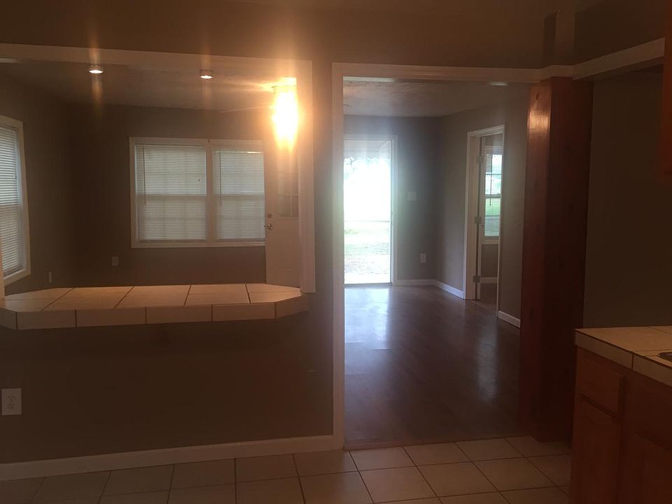 2nd image of 208 Joseph St