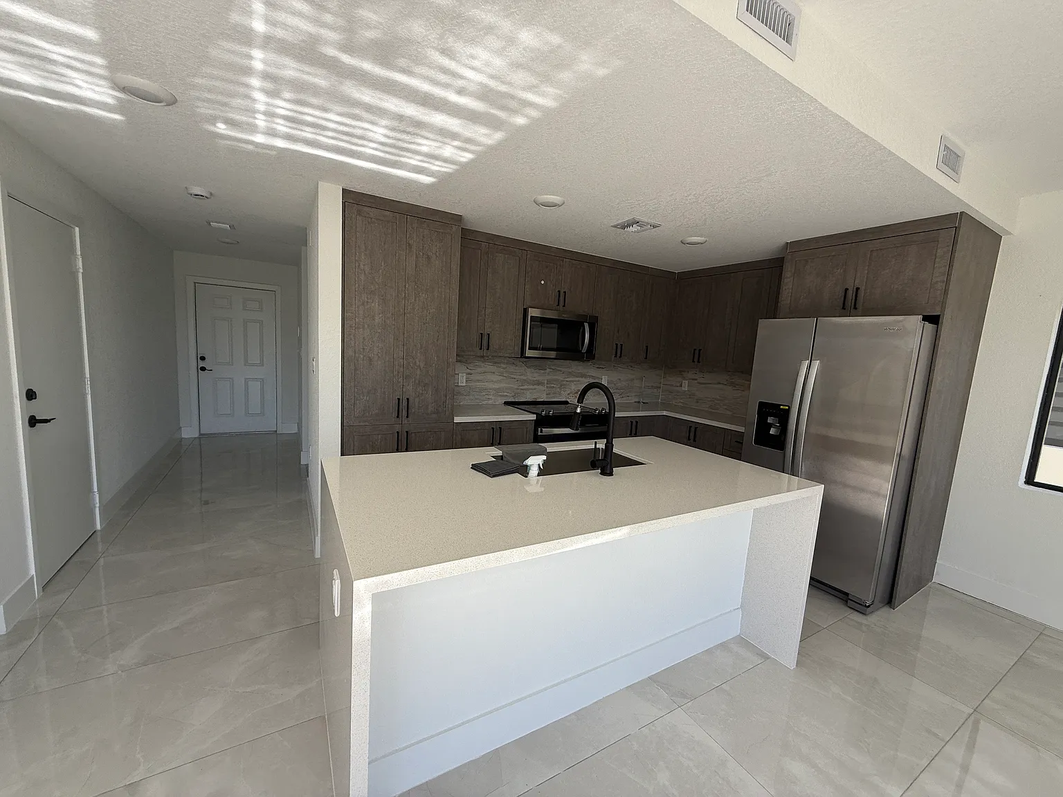 5 bed, 1810 sqft, $3,650 — Photo 2