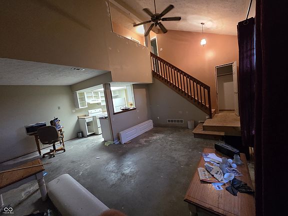 4th image of 7913 Hunters Path