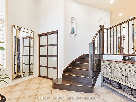 3rd image of 483 Ormond Dr