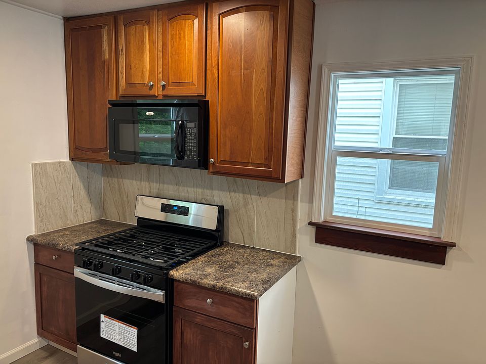 Stove/oven with more cabinets