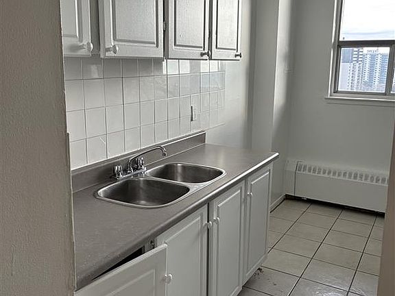 3rd image of 2900 Jane St