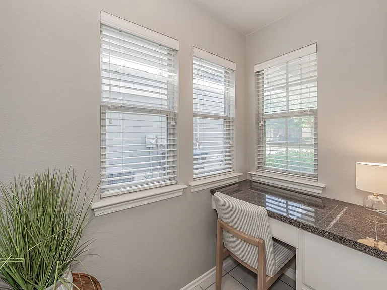 5112 Keating St — Photo 7