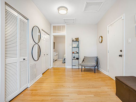 4th image of 4240 N Clarendon Ave APT 100S