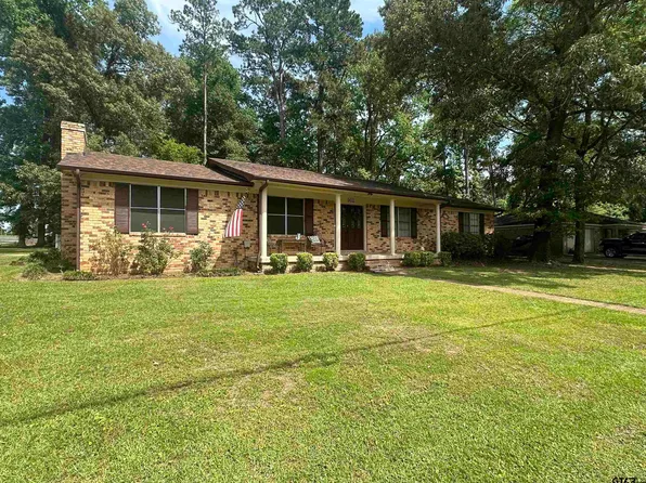 902 Pinecove St, Jacksonville, TX 75766