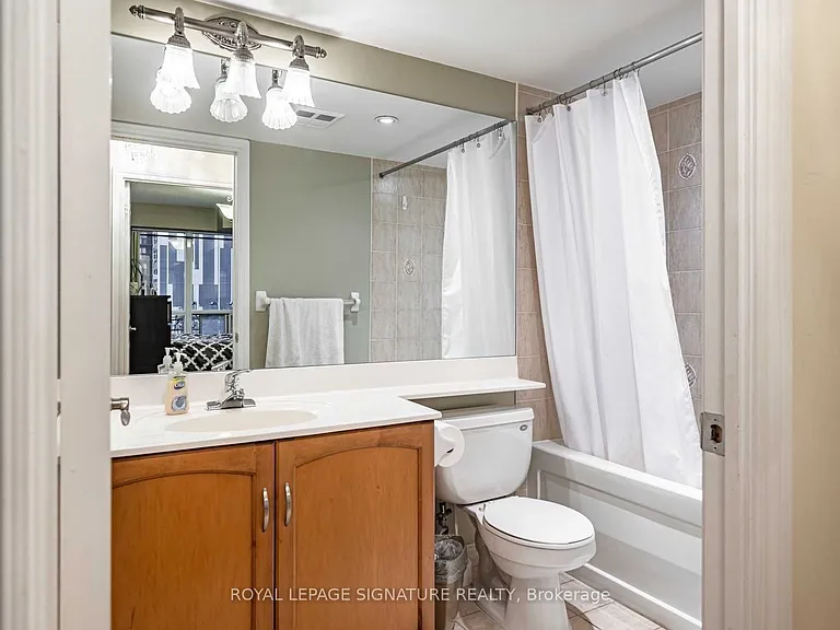 250 Wellington St W #632 — Photo 12