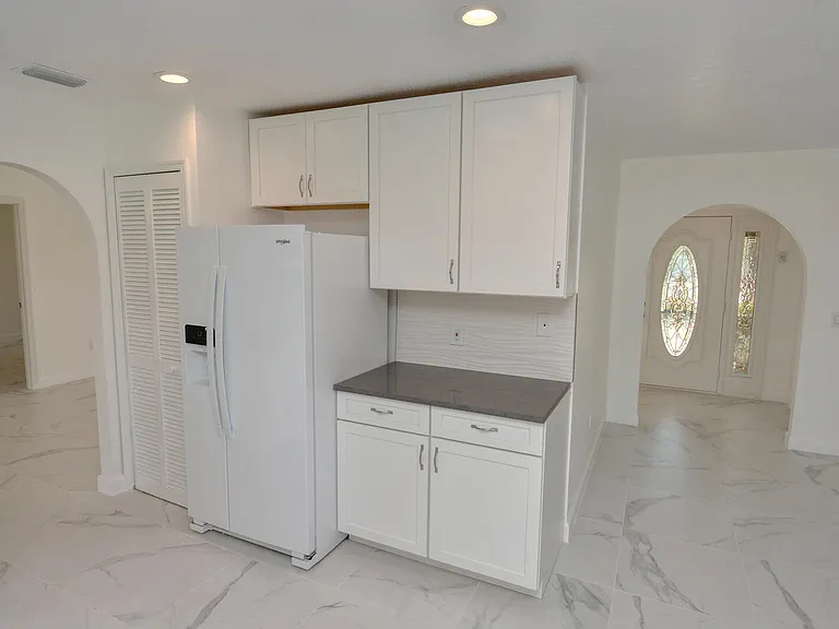 943 SE Browning Ave — Photo 8
