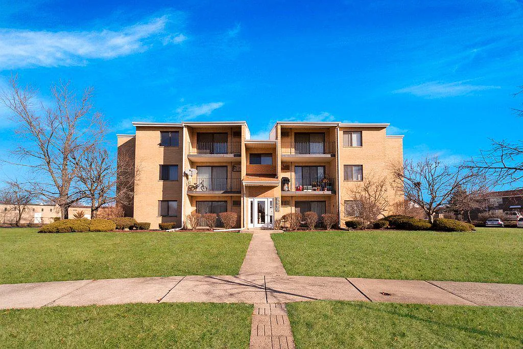 9960 Franchesca Ct APT 3C photo 1