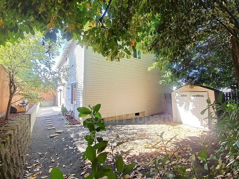 7905 NE 64th St — Photo 17