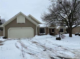 1144 Club Cir, Dayton, OH 45459