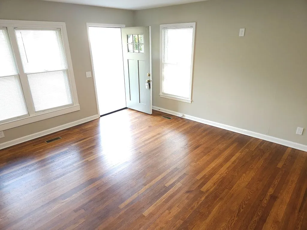 3 bed, 960 sqft, $1,600 — Photo 2