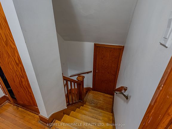 5th image of 437 Clarke Rd