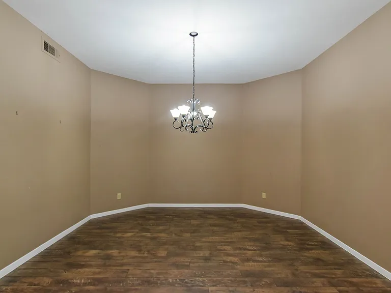 1113 Shady Oaks Cir — Photo 12