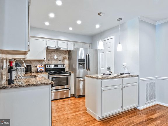 3rd image of 12283 Wadsworth Way