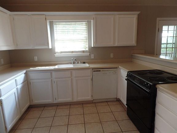 3rd image of 1006 Sunrise Cir