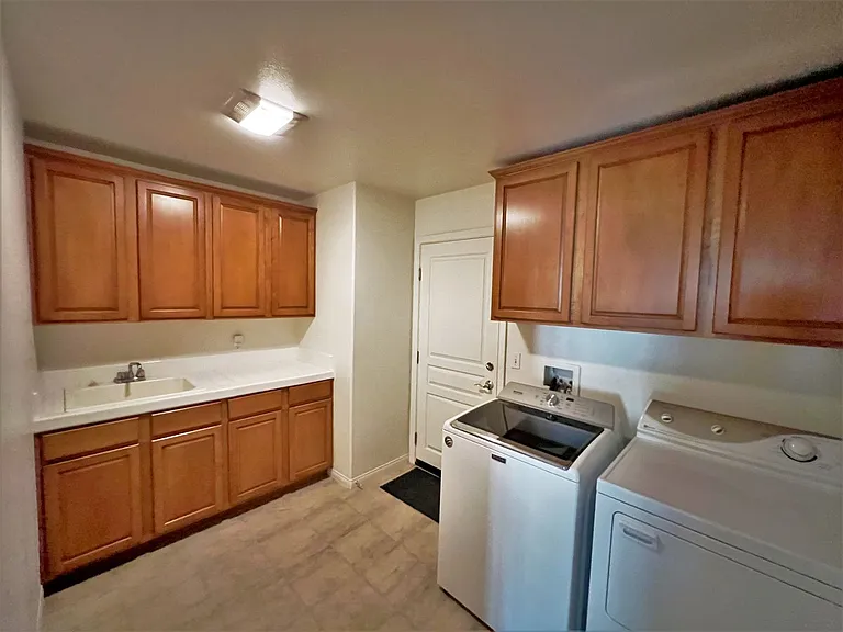 477 Hawk Canyon Ct — Photo 20