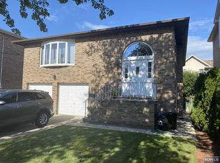 523 1st St, Palisades Park, NJ 07650