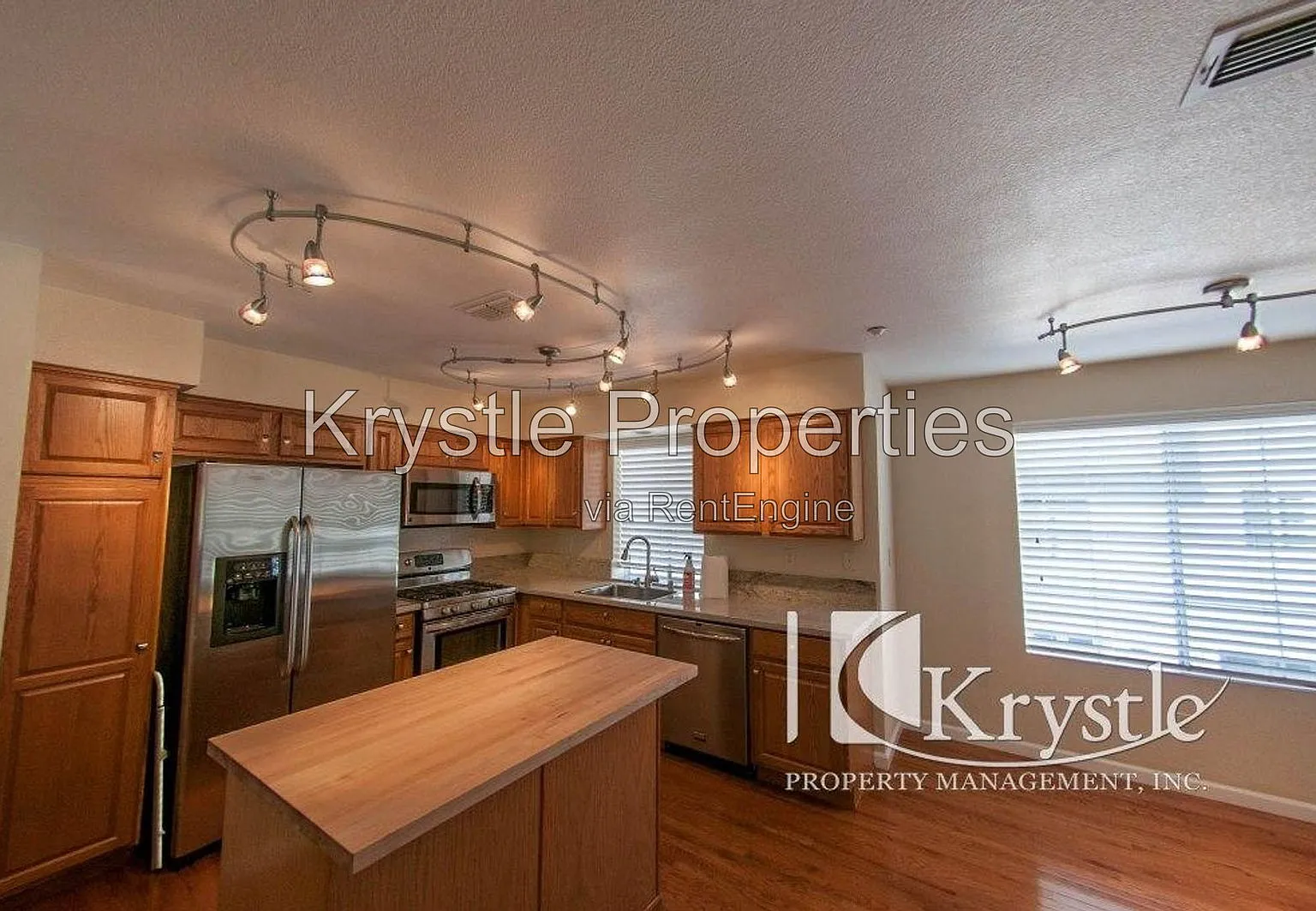 3 bed, 2.5 bath, 1442 sqft, $3,600 — Photo 3
