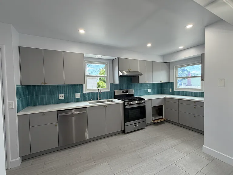 904 Lexington Ave — Photo 1
