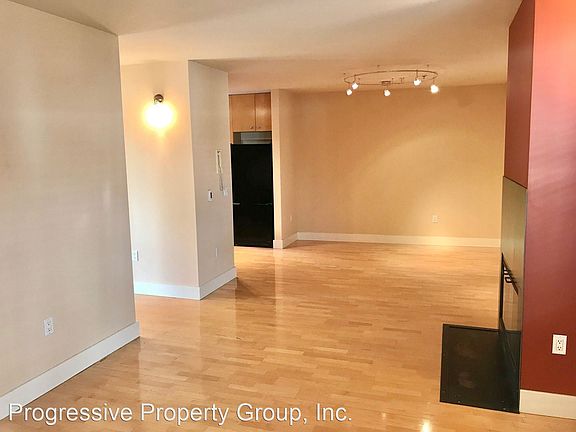 5th image of 2189 Market St APT 6