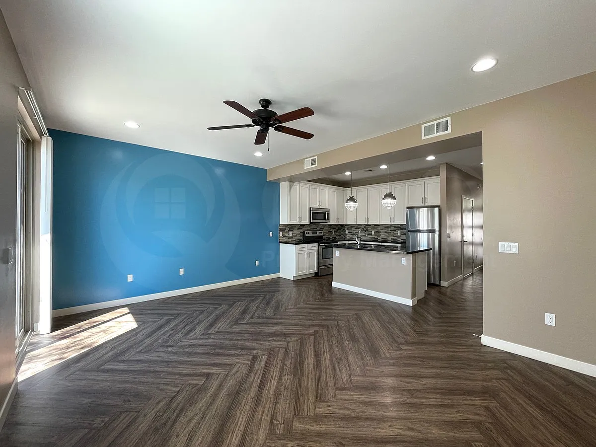 3 bed, 2.5 bath, 1835 sqft, $2,400 — Photo 4