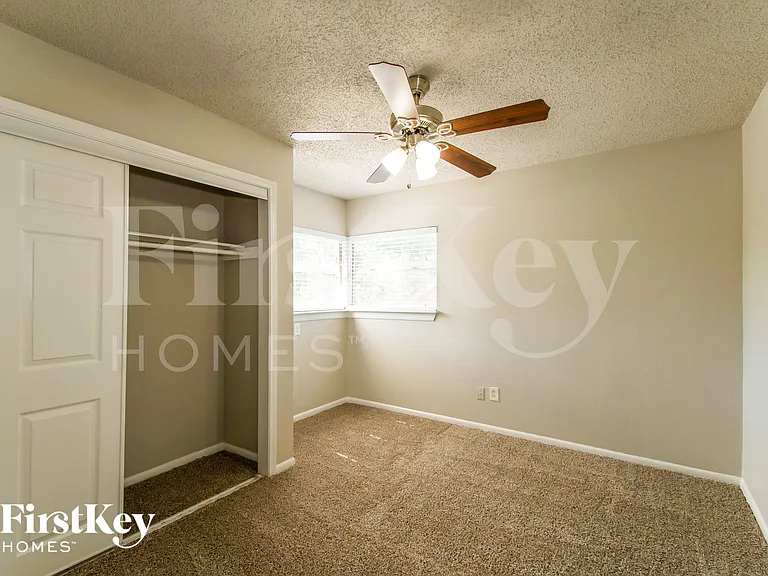 1219 Catskill Dr — Photo 12