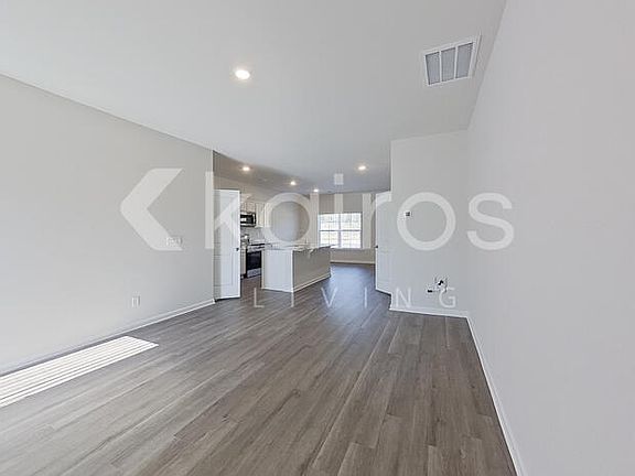 3rd image of 2461 Banyon Cir