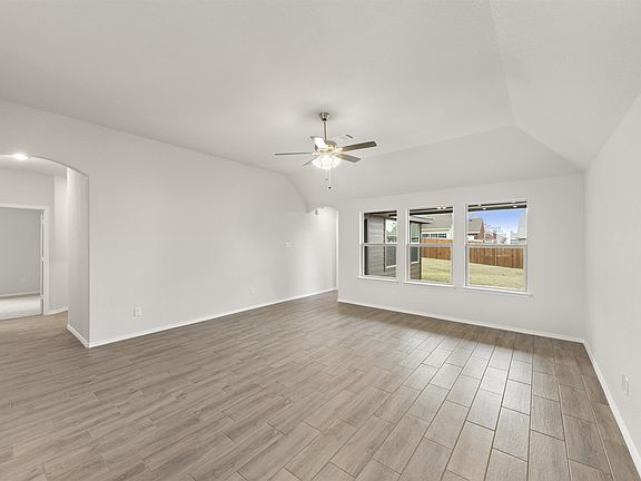 4th image of 744 Long Iron Dr