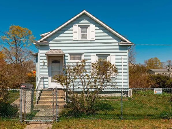 27 Lincoln Avenue, Islip Terrace, NY 11752