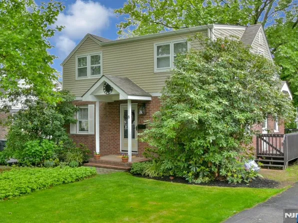 8 Highland Ave, Dumont, NJ 07628