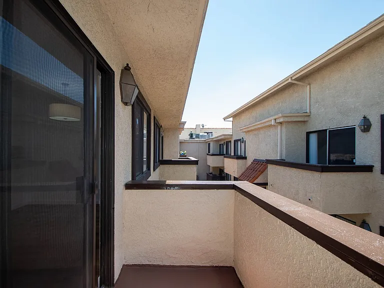 14710 — Photo 4