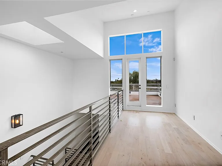 4151 Redwood Ave #106 — Photo 24