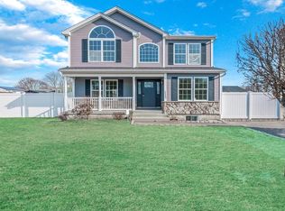 115 Acorn Ave, Central Islip, NY 11722