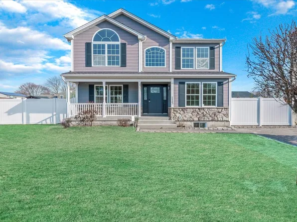 115 Acorn Avenue, Central Islip, NY 11722