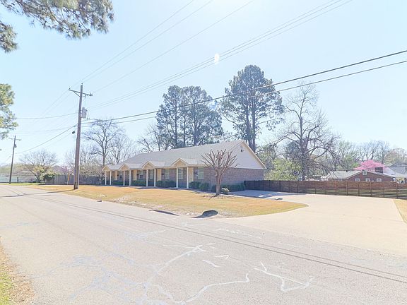 3rd image of 805 E Oak Ave #4