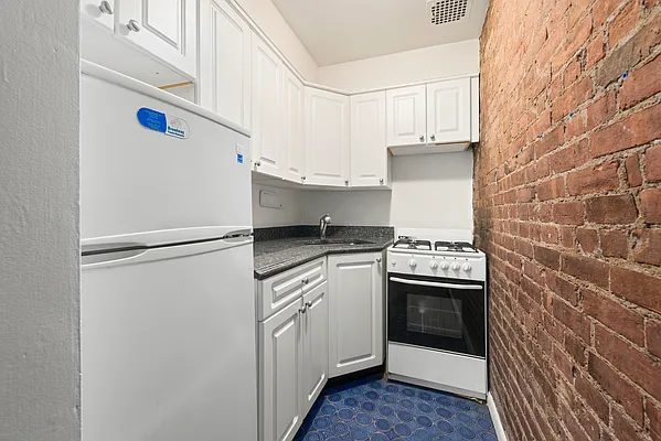 Rented by Douglas Elliman | media 15