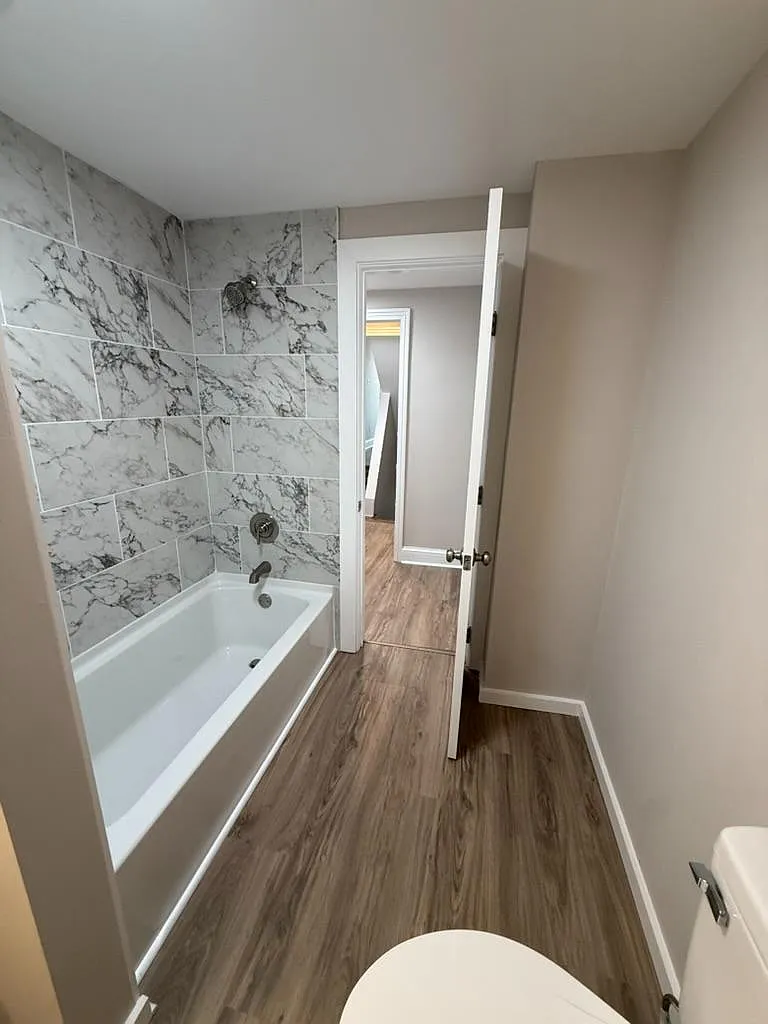 301 W Broad St - Unit 2 - upstairs — Photo 3