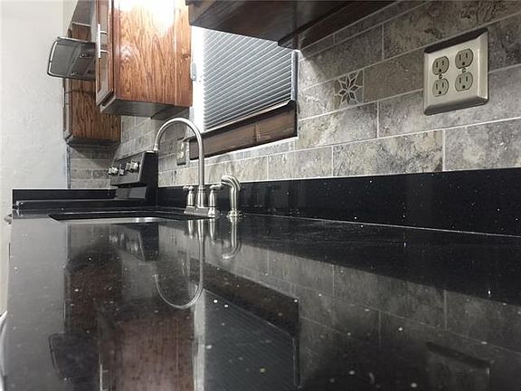 4th image of 724 Willowbrook Dr