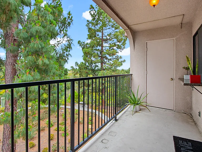 7858 Cowles Mountain Ct #D27 — Photo 13