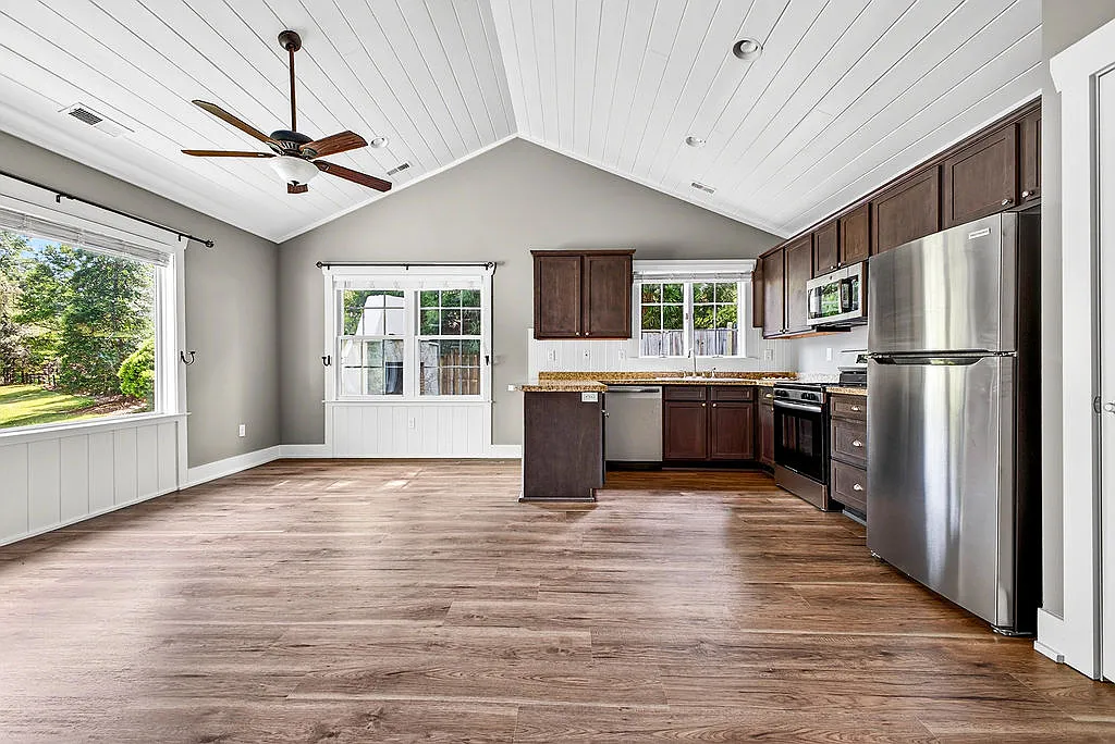 2 bed, 1000 sqft, $2,000 — Photo 4