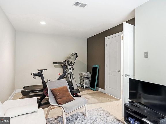 3rd image of 422 S Lecount St
