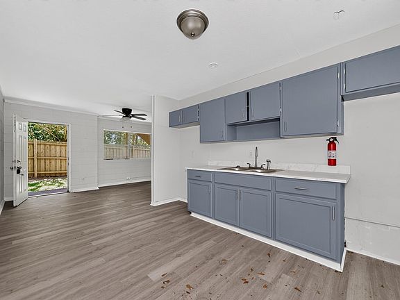 3rd image of 1011 Abraham St