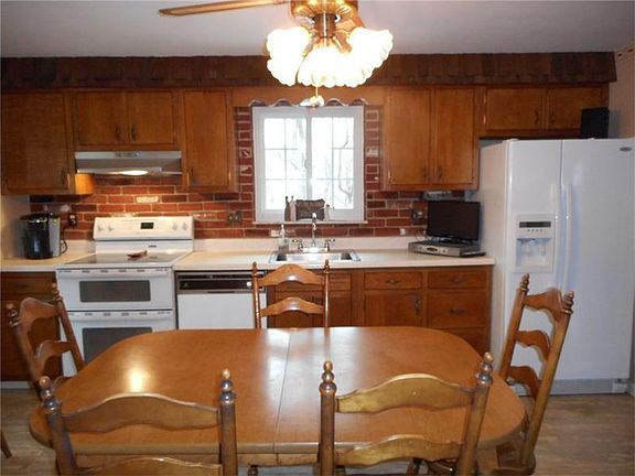 4th image of 194 Crescent Garden Dr