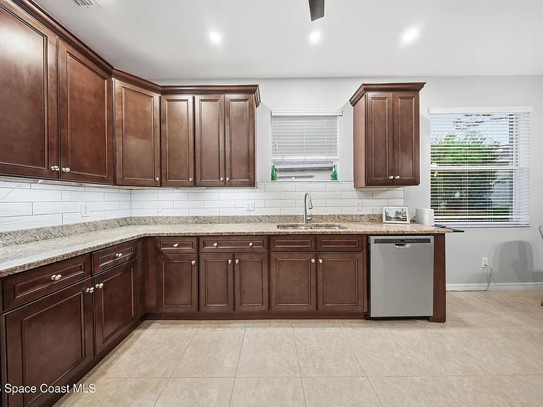 2039 Tullagee Ave — Photo 15