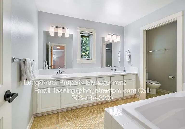 10247 NW Village Heights Dr — Photo 37