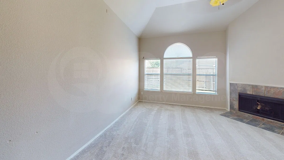 4 bed, 2.0 bath, 2252 sqft, $2,499 — Photo 2