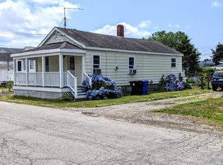 24 Riverside St, Portsmouth, RI 02871