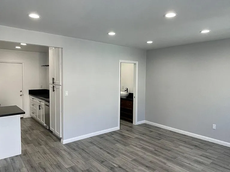 5720 Burchard Ave — Photo 10