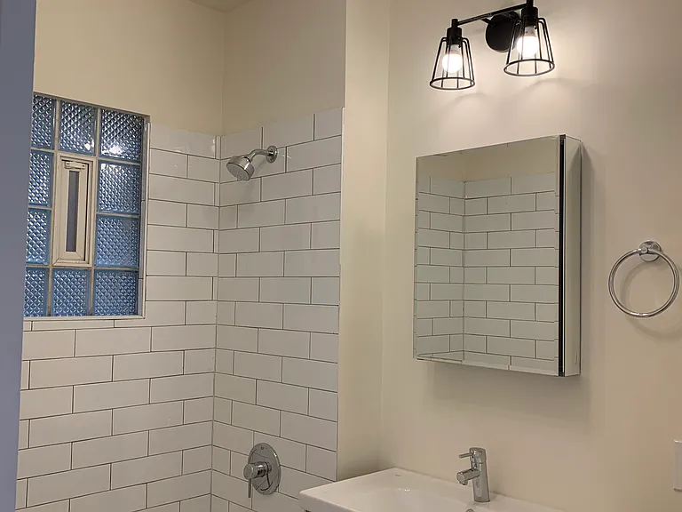 1035 W Barry Ave #2 — Photo 12