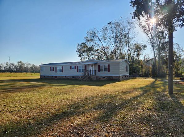 229 Walnut St, Lyons, GA 30436